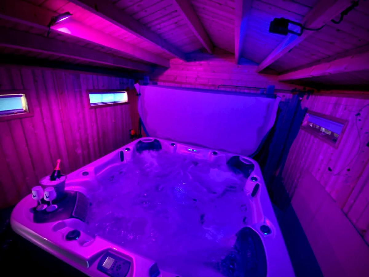 Beautiful Hot Tub Suite In リザム・セント・アンズ エクステリア 写真