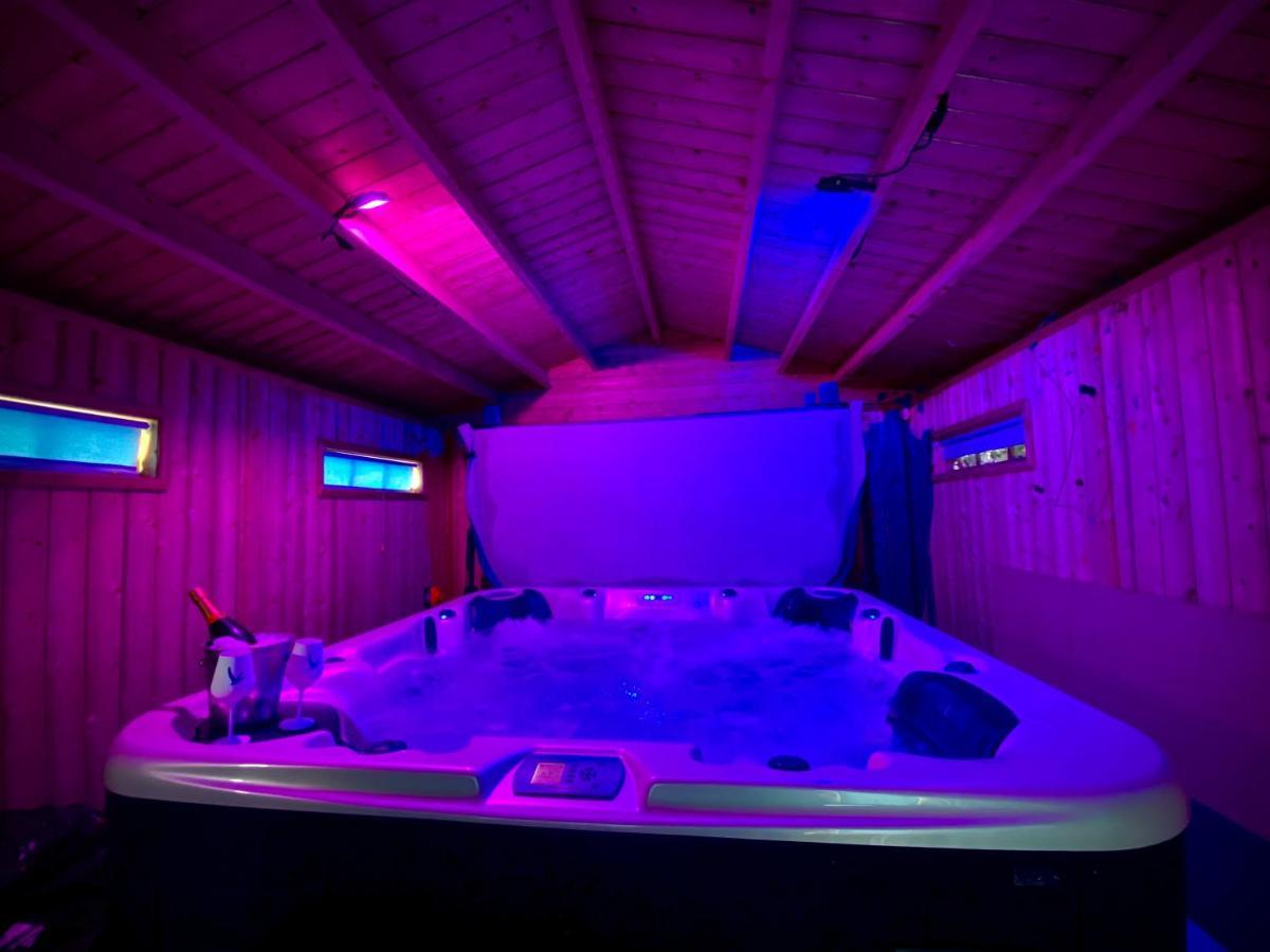 Beautiful Hot Tub Suite In リザム・セント・アンズ エクステリア 写真