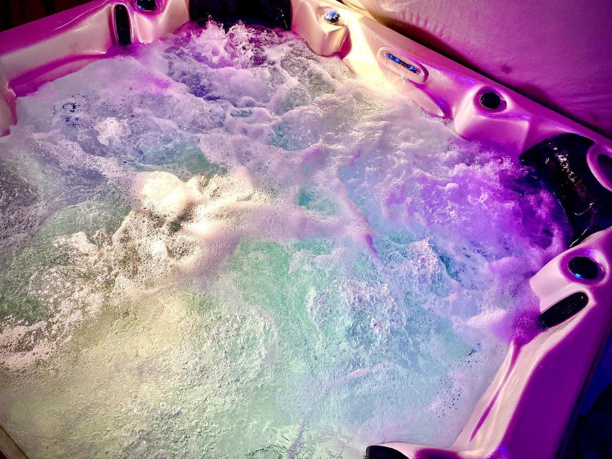 Beautiful Hot Tub Suite In リザム・セント・アンズ エクステリア 写真